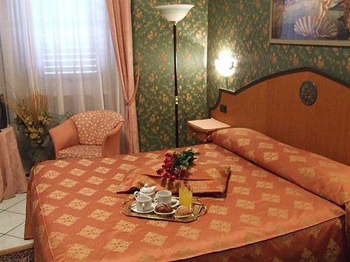 Nespolo D'oro Hotel Lariano